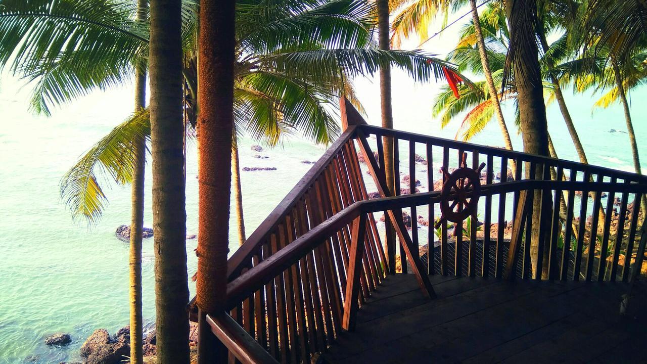 Belantara Beach Front Hotell Vengurla Exteriör bild