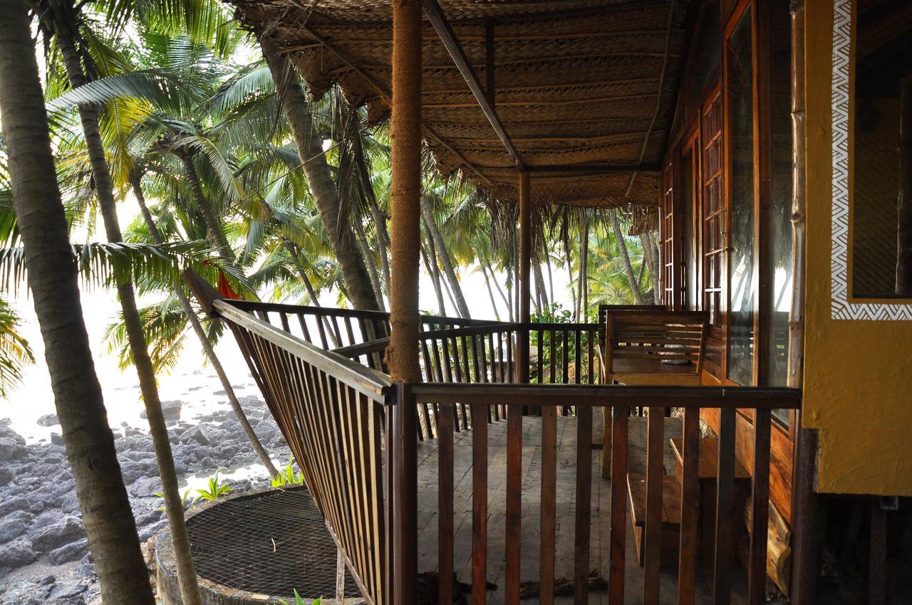 Belantara Beach Front Hotell Vengurla Exteriör bild
