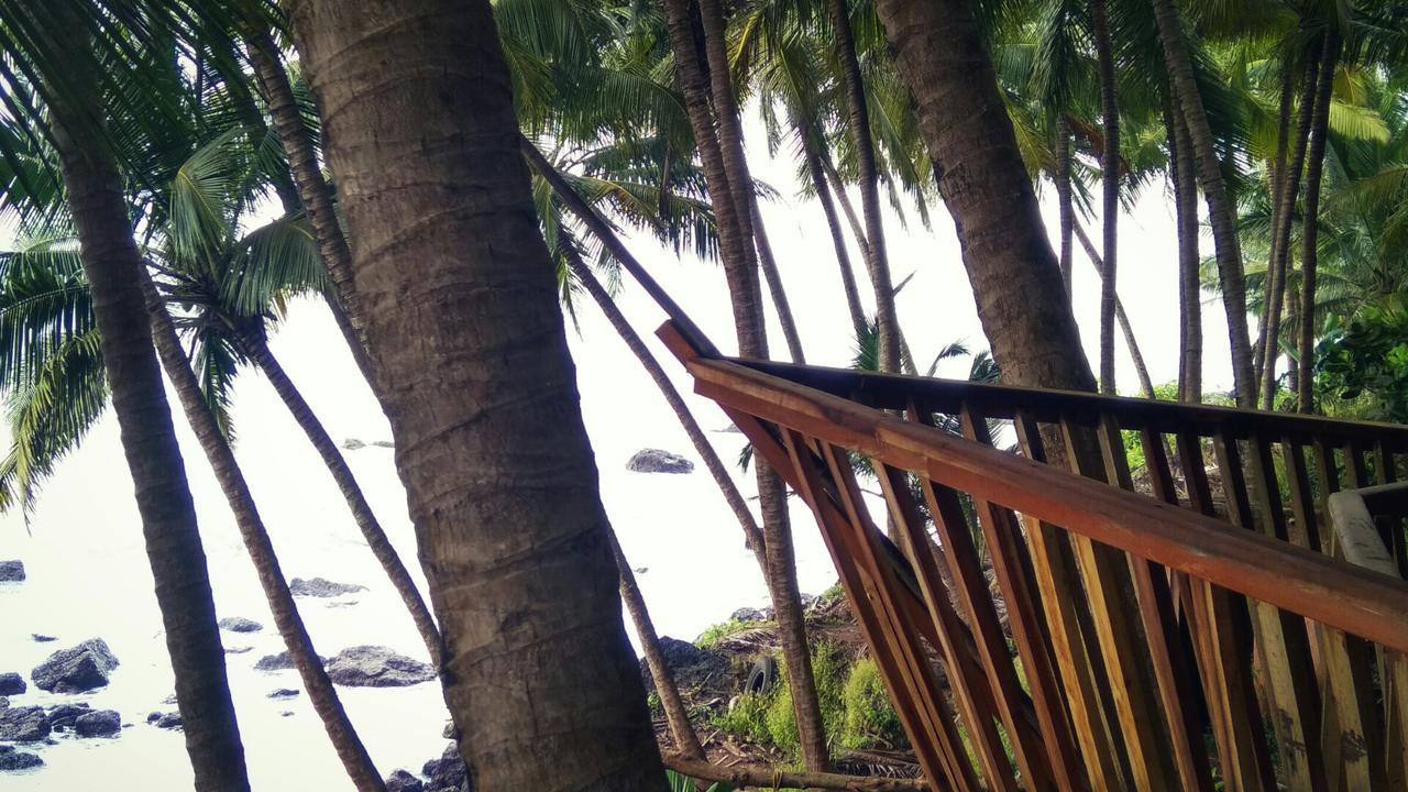 Belantara Beach Front Hotell Vengurla Exteriör bild